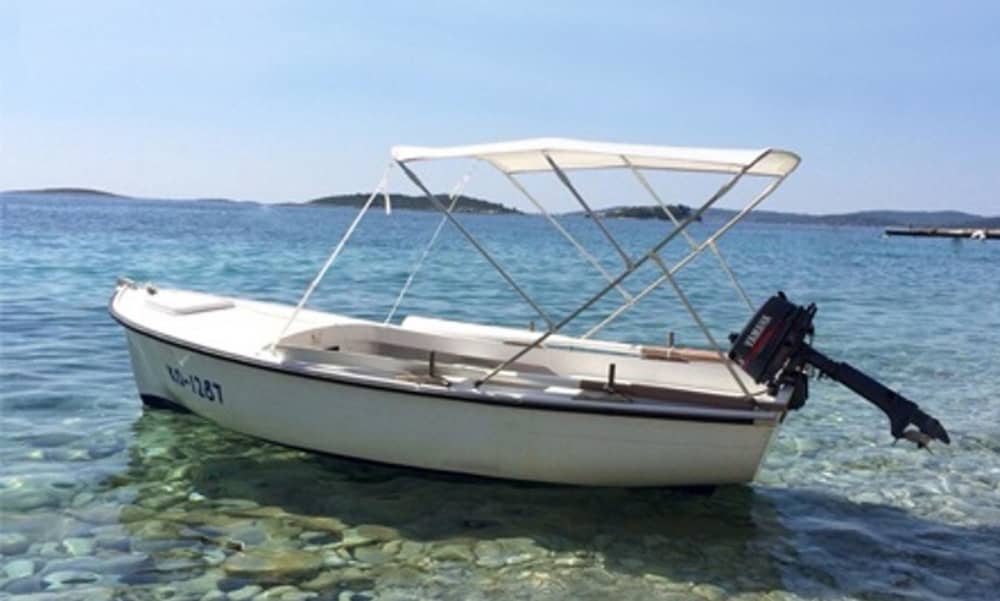 Genießen Sie 10 Stunden auf einem Motorboot, um Orebić zu erkunden.