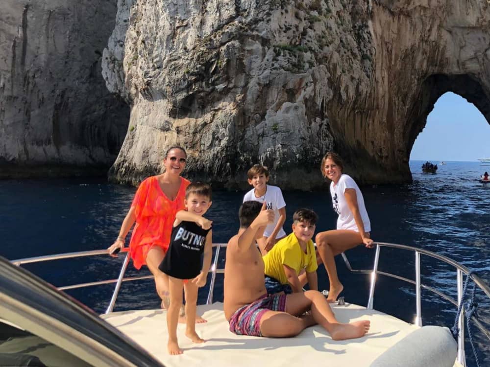 7-stündige Kreuzfahrt: Entdecken Sie die Küsten von Amalfi und Sorrent und die Magie von Capri