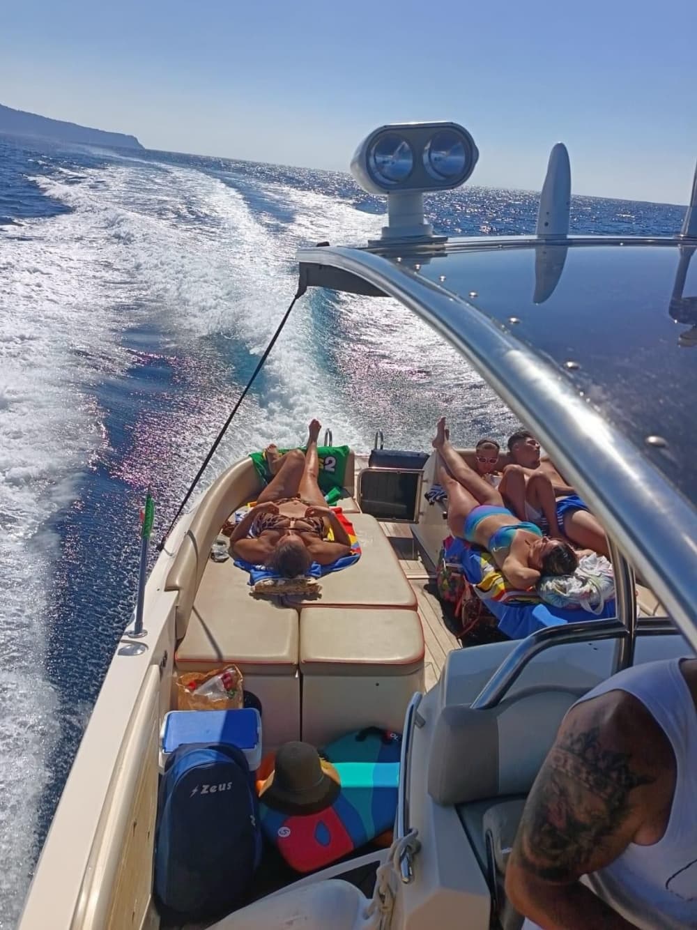 7-stündige Kreuzfahrt: Entdecken Sie die Küsten von Amalfi und Sorrent und die Magie von Capri