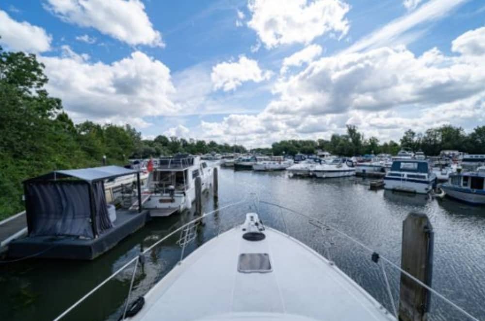 Unvergessliche Erinnerungen an der Themse: Verbringen Sie 4, 6 oder 8 Stunden damit, die Gegend um Walton-on-Thames zu erkunden.