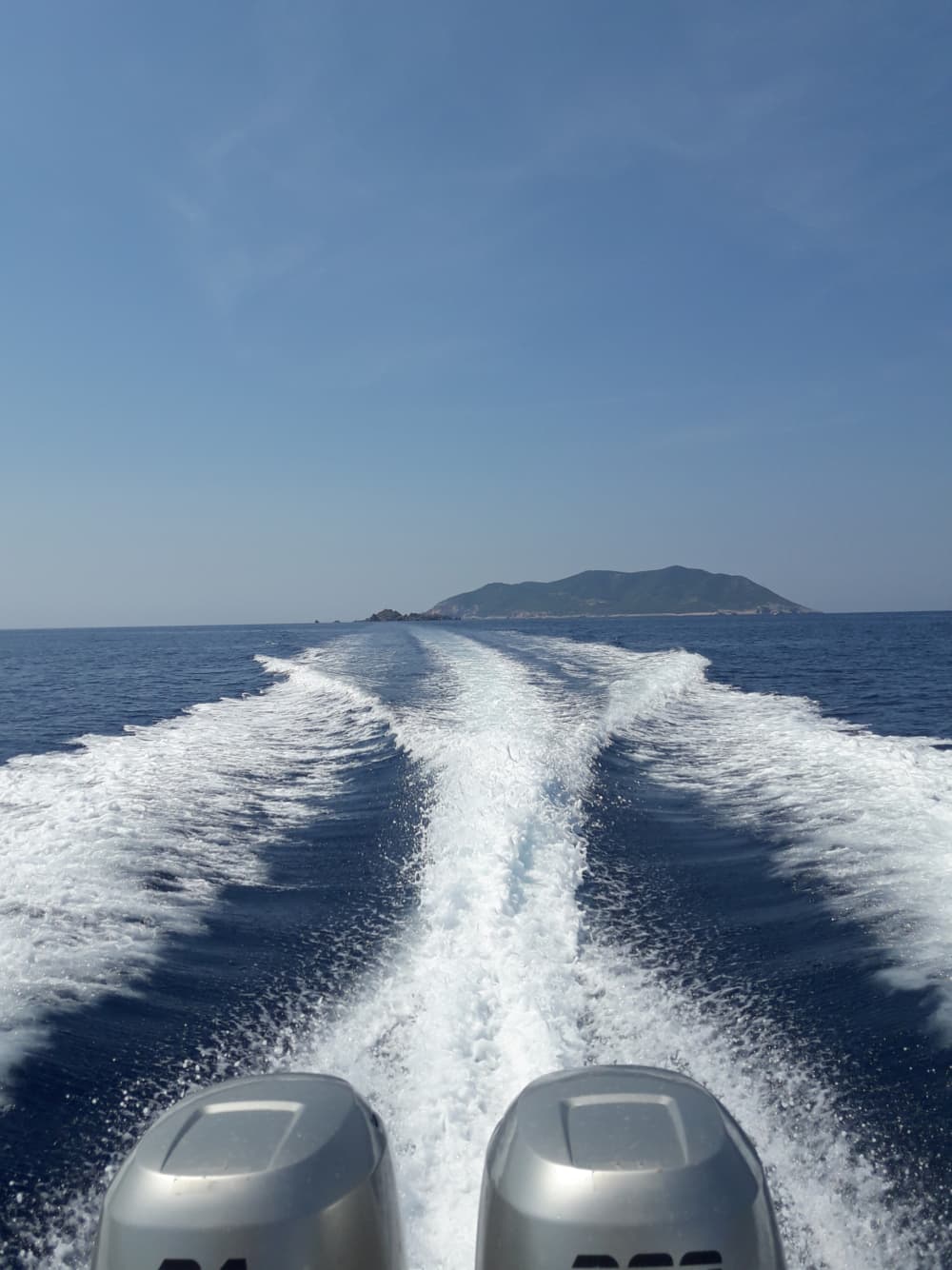 Private boat trip around Vis on a motorboat