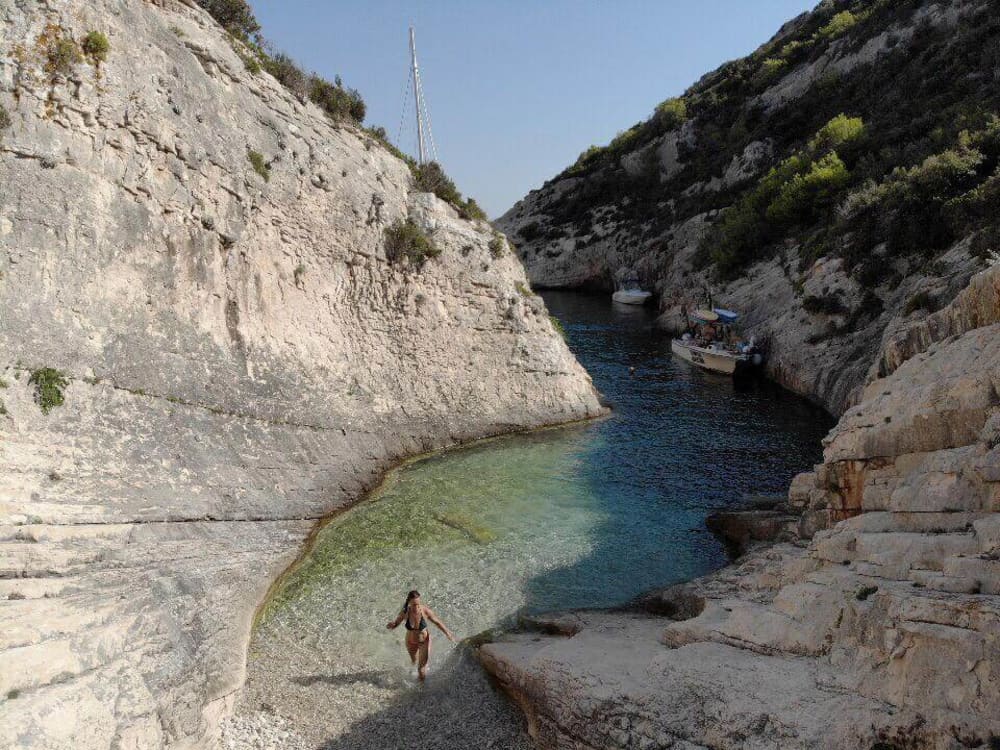 Private boat trip around Vis on a motorboat