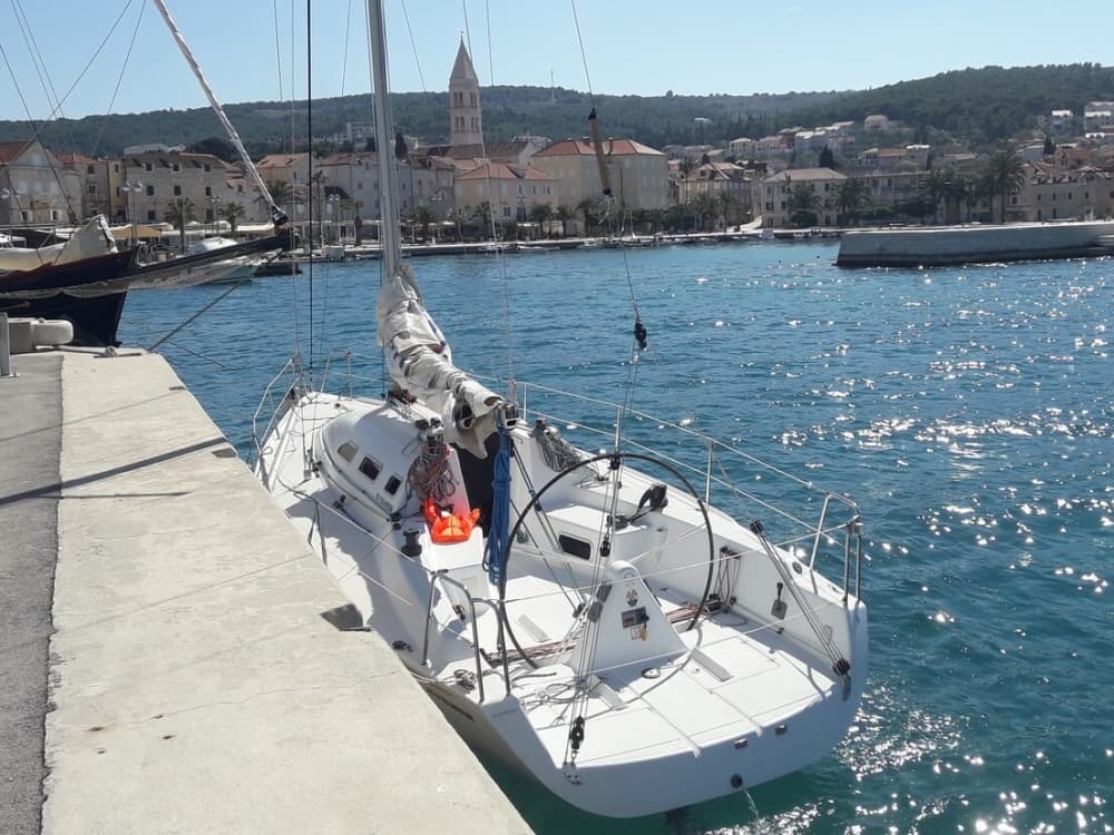 Full-day sailing experience in Vis