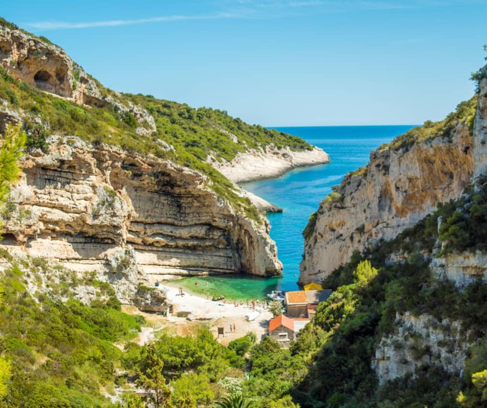 Ολοήμερη ιδιωτική εκδρομή με σκάφος σε 5 νησιά: Γαλάζια Σπηλιά, Νησιά Χβαρ και Πακλένι