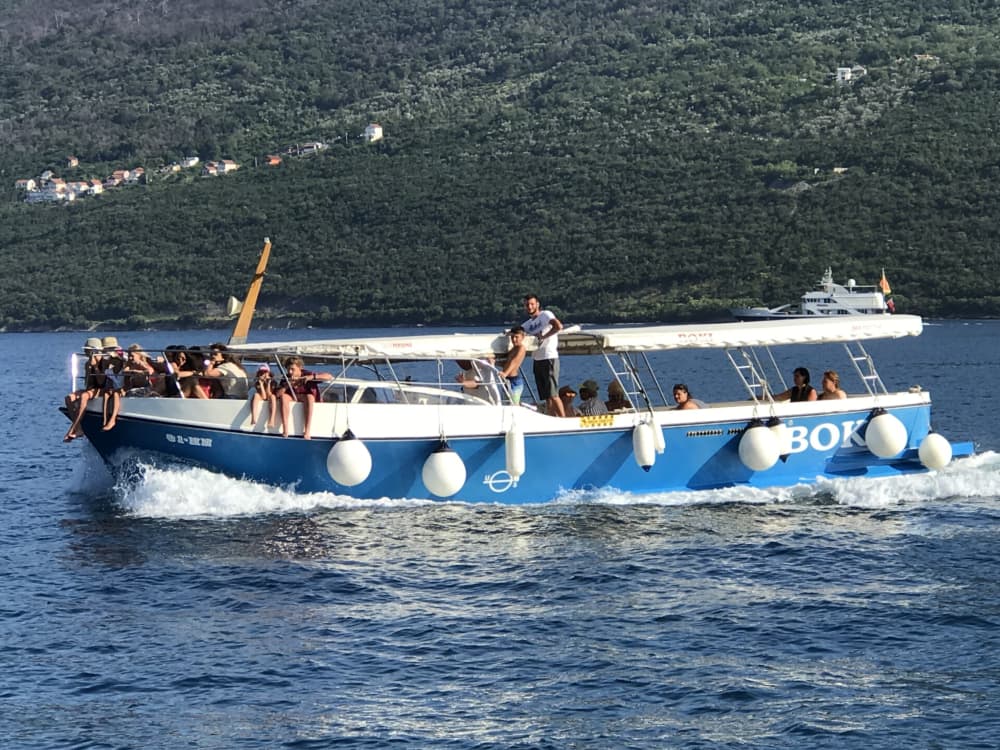 3,5 Stunden in Herceg Novi: Mieten Sie ein Motorboot und genießen Sie es!