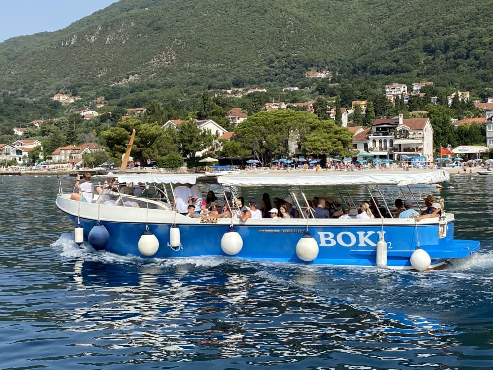 3h30 à Herceg Novi : louez un bateau à moteur et profitez-en