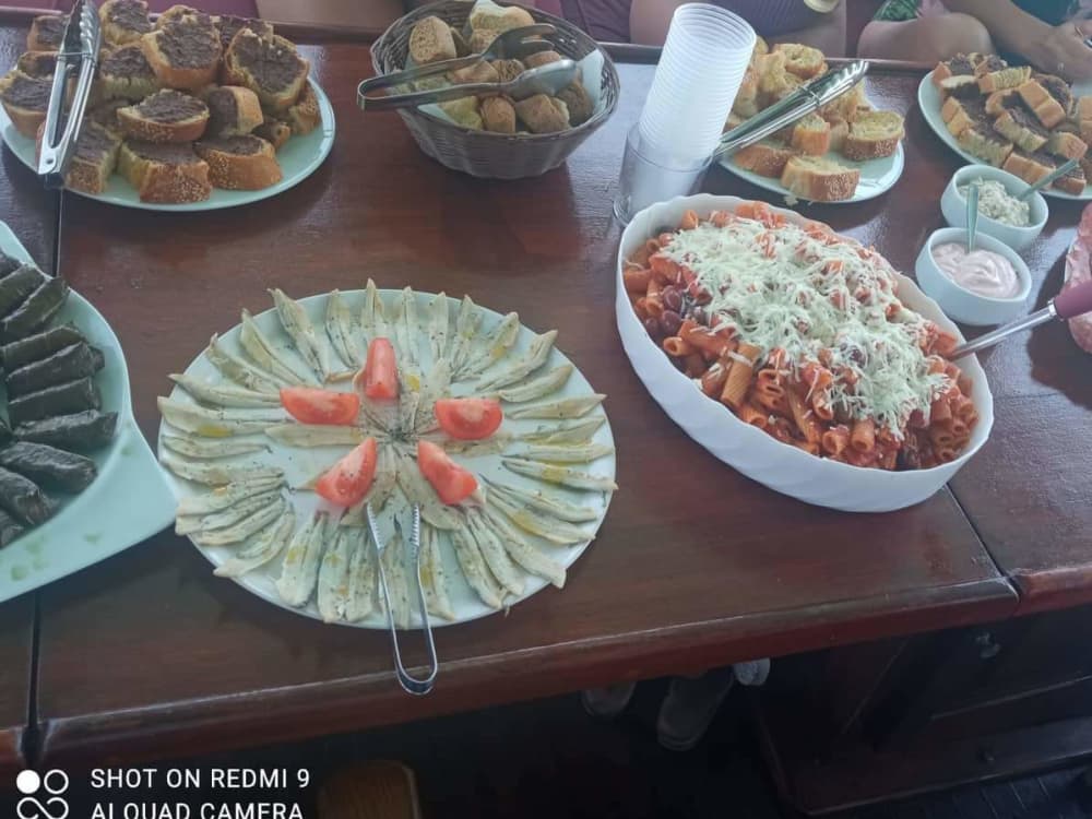 Tu escapada VIP a Piso Livadi: Un viaje de 3h30 en un goleta.