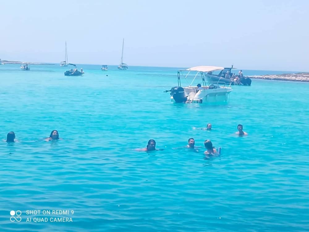 Tu escapada VIP a Piso Livadi: Un viaje de 3h30 en un goleta.