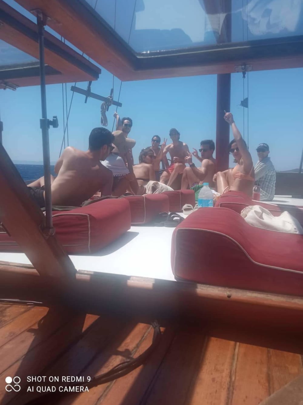 Tu escapada VIP a Piso Livadi: Un viaje de 3h30 en un goleta.