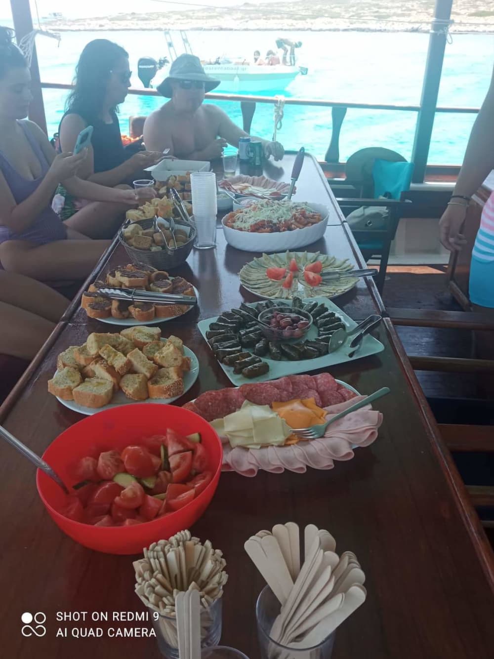 Tu escapada VIP a Piso Livadi: Un viaje de 3h30 en un goleta.