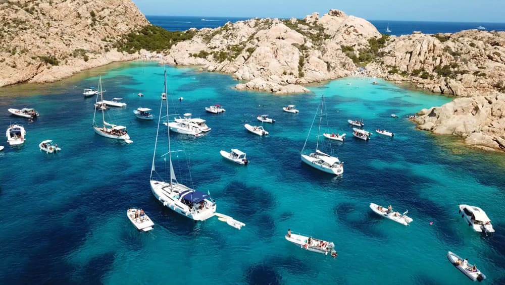 Tagesausflug nach Caprera und La Maddalena: zwischen Traumstränden und kristallklarem Wasser