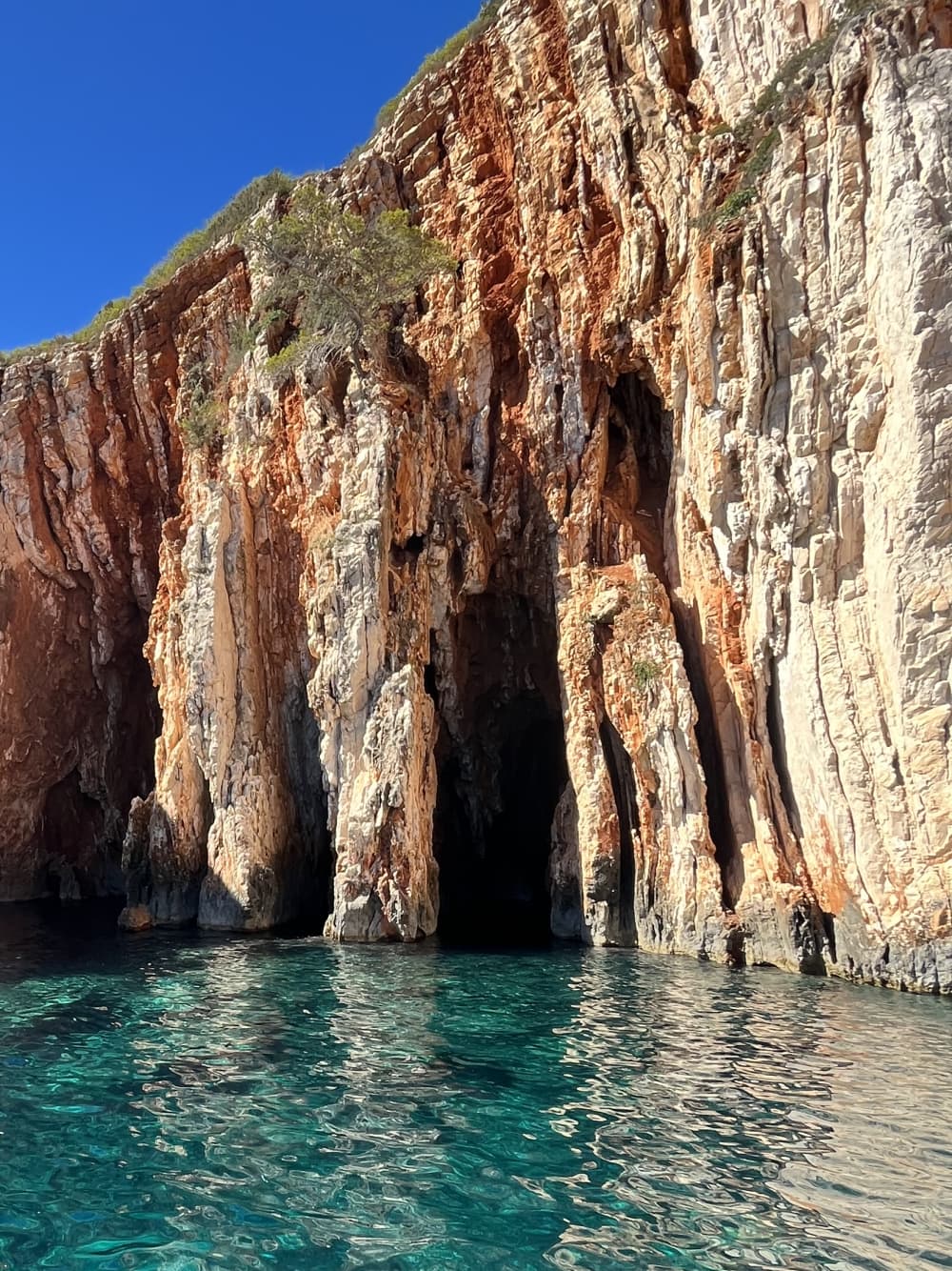 Red Rocks e Ilhas Pakleni: Escapada costeira de um dia inteiro