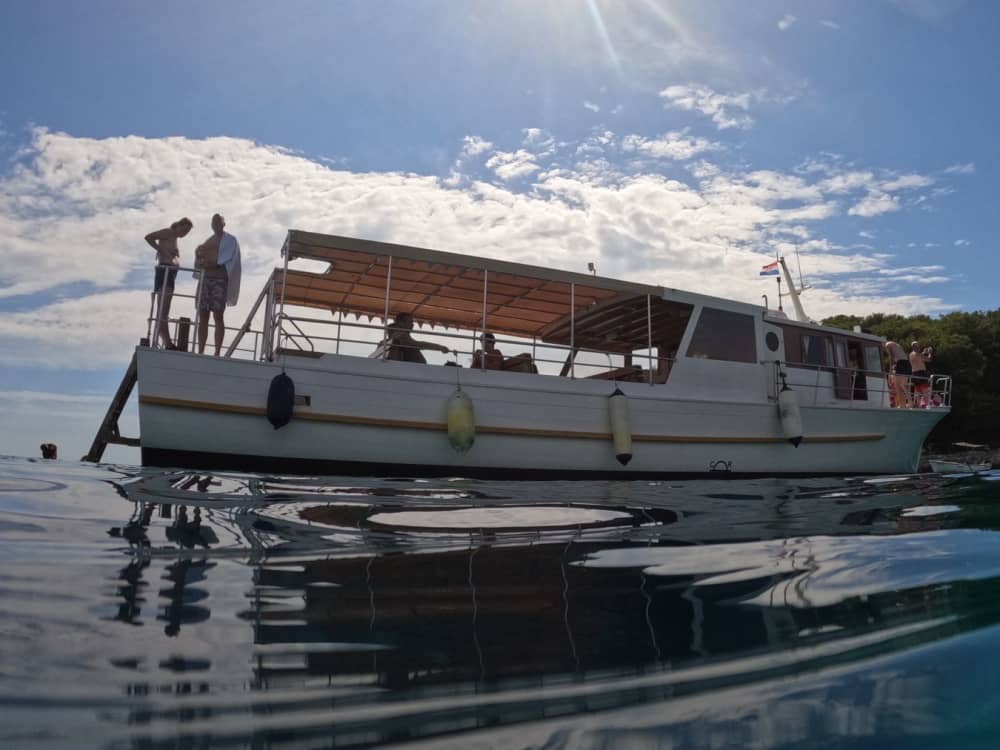 Red Rocks e Ilhas Pakleni: Escapada costeira de um dia inteiro