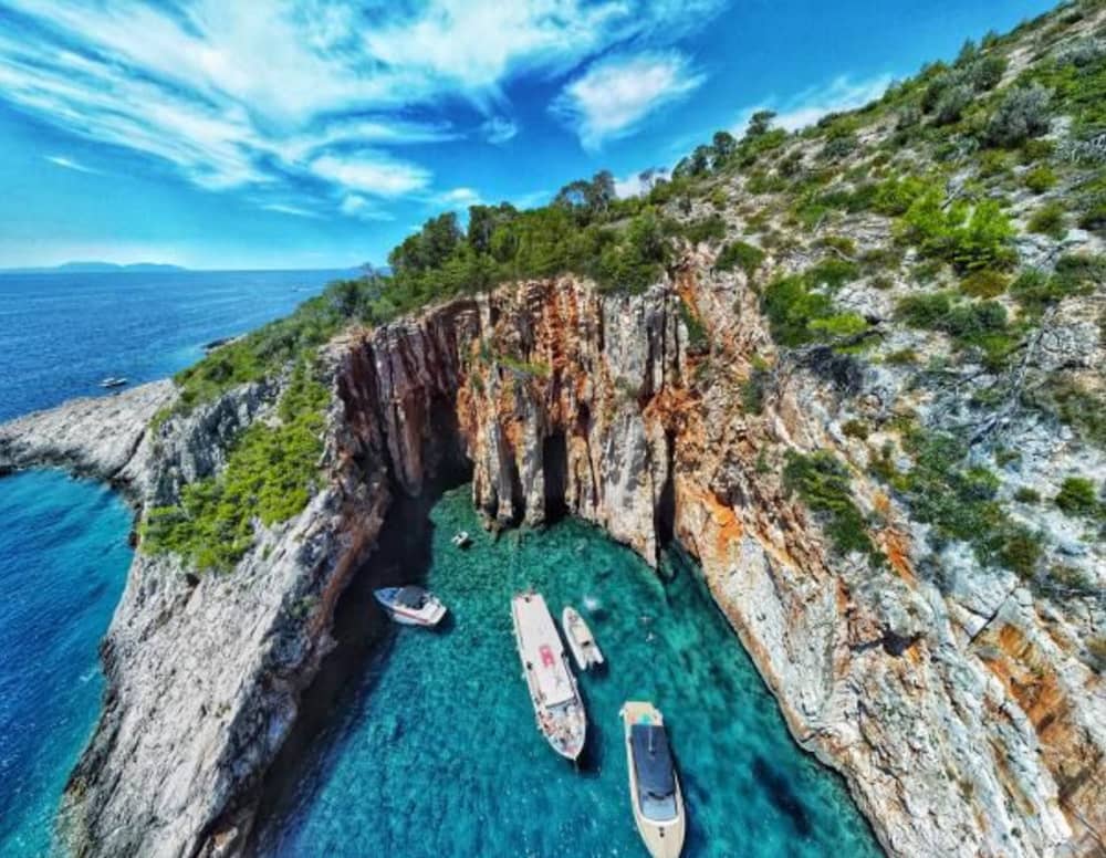 Red Rocks e Ilhas Pakleni: Escapada costeira de um dia inteiro