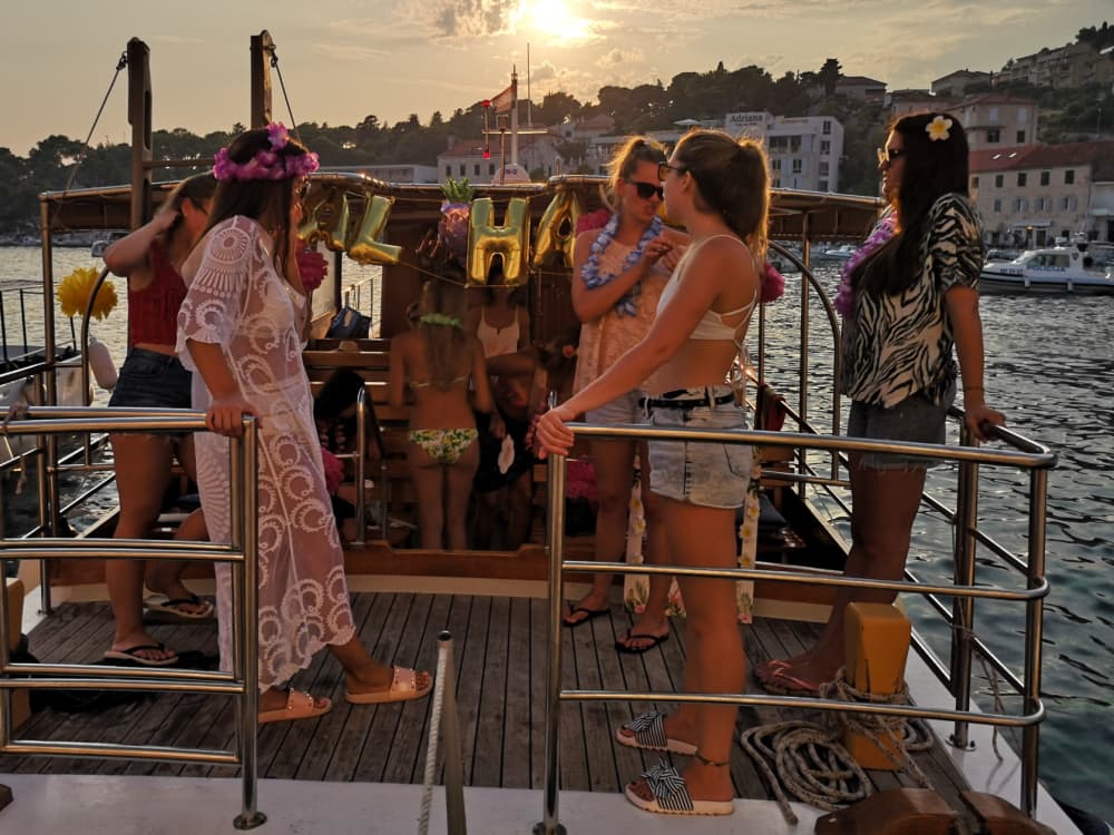 Red Rocks e Ilhas Pakleni: Escapada costeira de um dia inteiro