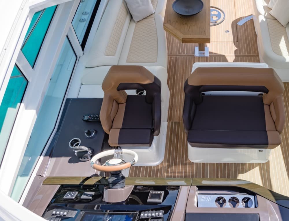 Una giornata nei dintorni di Golfe Juan: goditi 7 ore di esplorazione a bordo di un motoscafo.