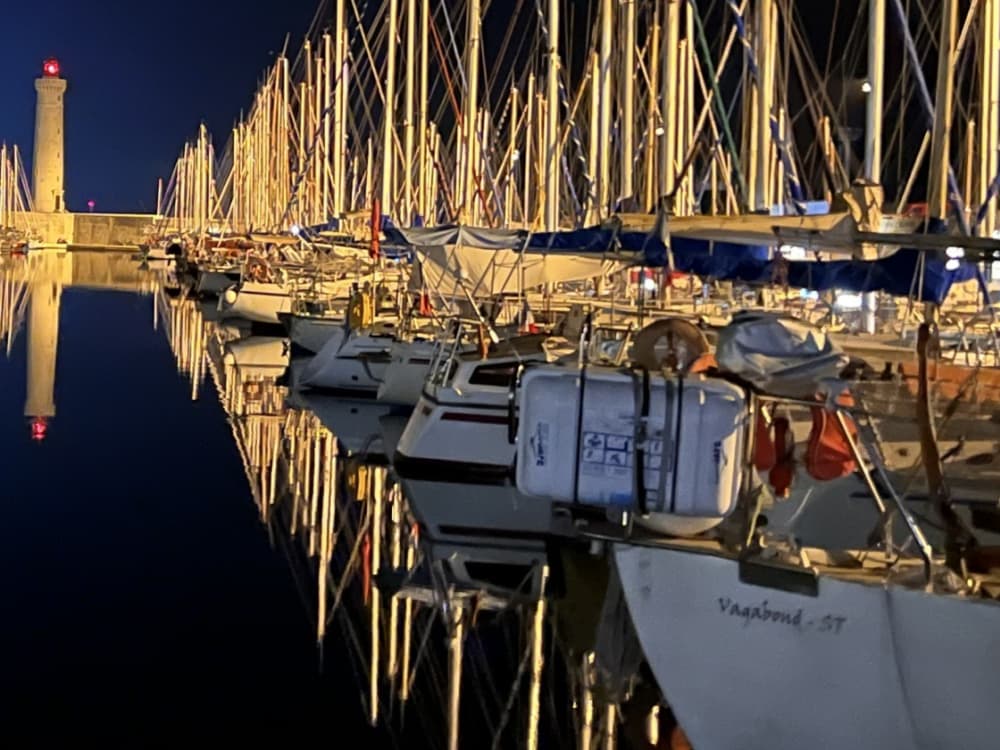 Nehmen Sie sich 9 Stunden Zeit, um den verborgenen Zauber von Sète vom Wasser aus zu entdecken.