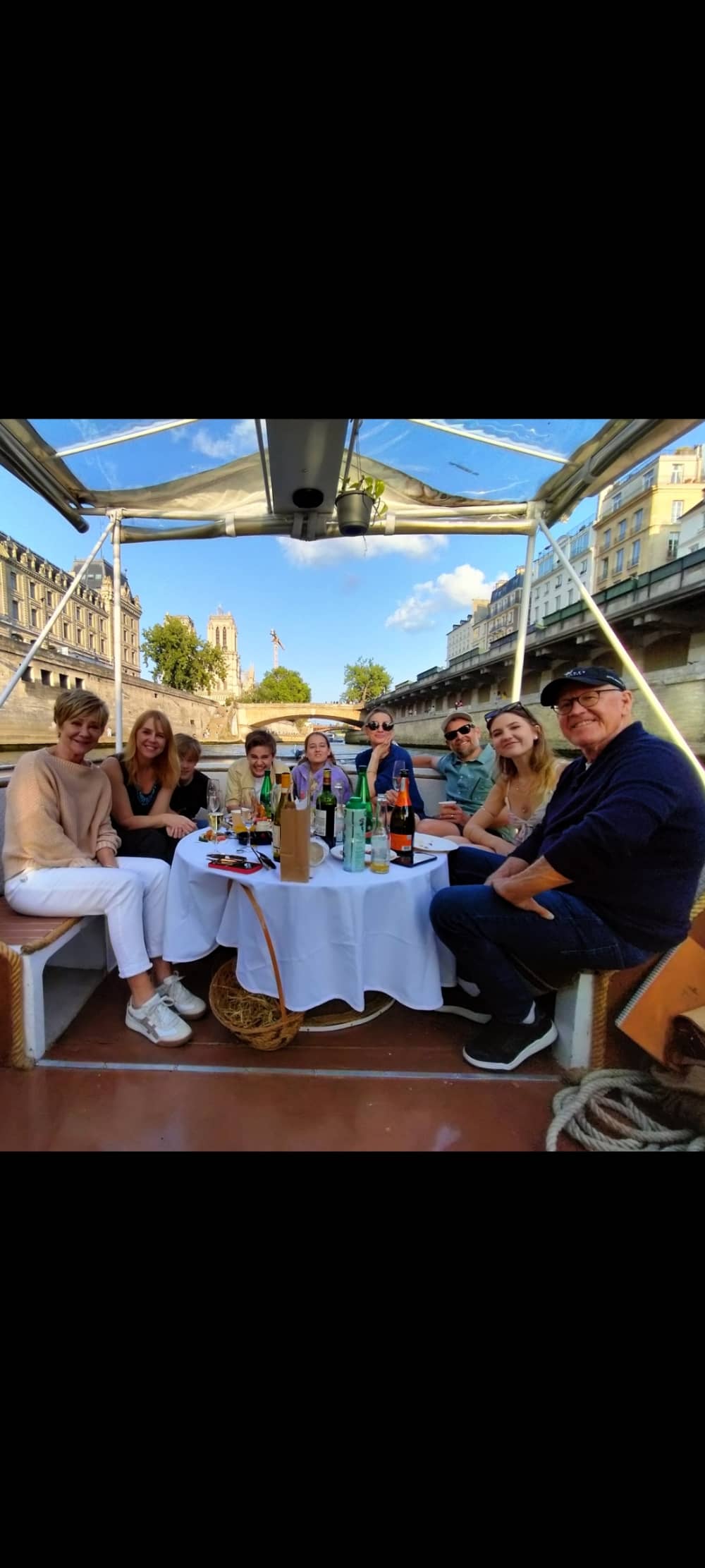 Balade Privée sur la Seine : Paris Iconique en 60 Minutes