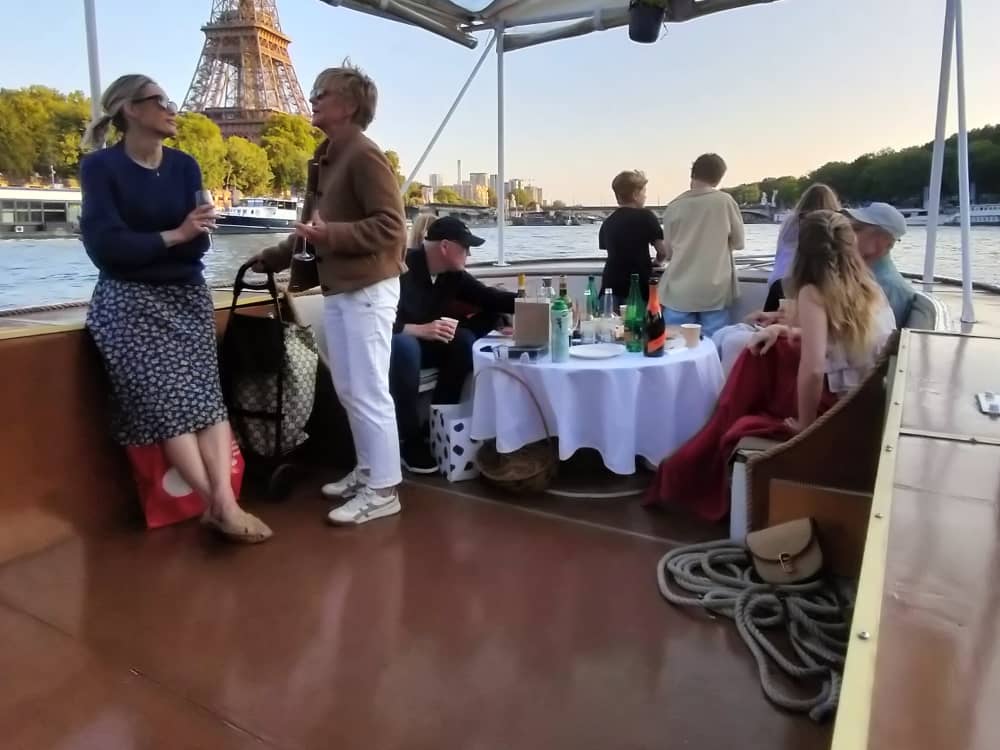 Balade Privée sur la Seine : Paris Iconique en 60 Minutes