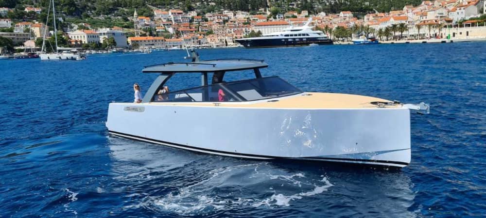 Χβαρ: Ιδιωτική εκδρομή με ταχύπλοο στο Γαλάζιο Σπήλαιο και το Βις