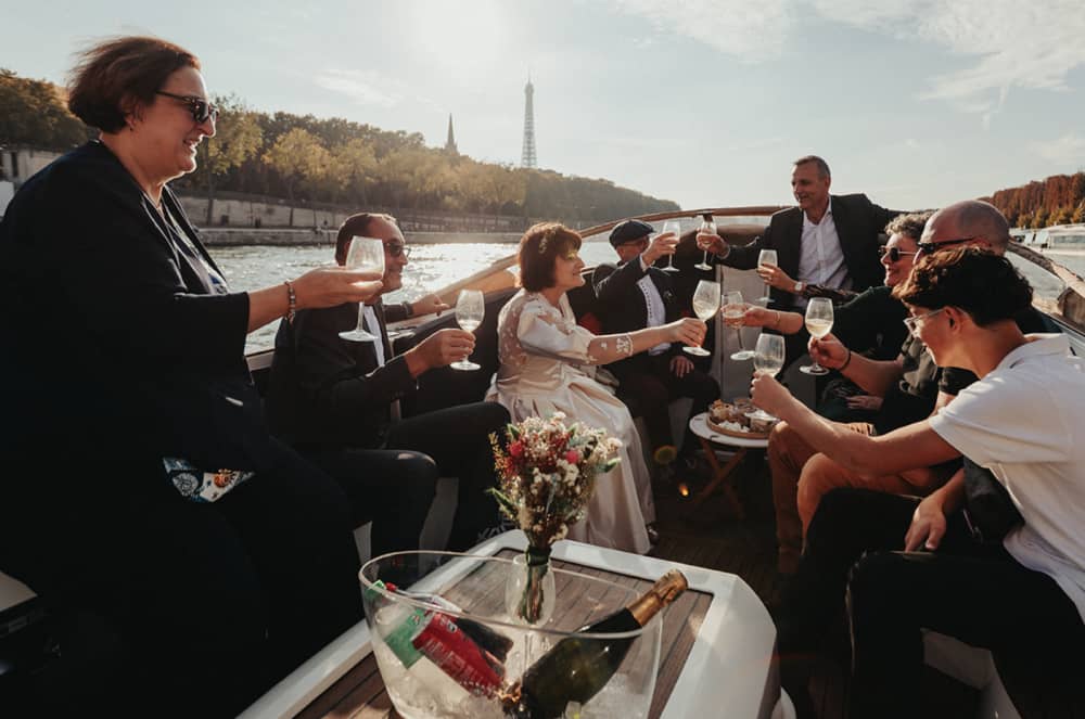 Découvrez Paris : une demi-journée de pur bonheur en bateau à moteur