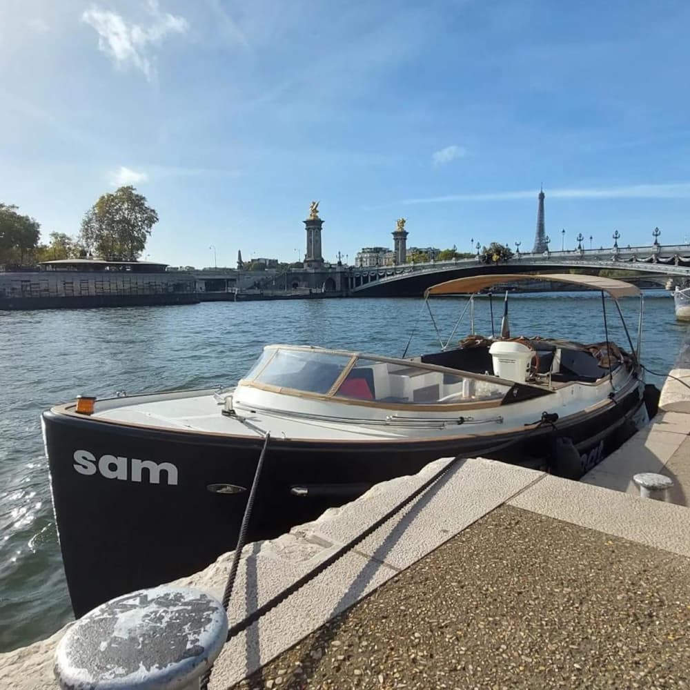 Découvrez Paris : une demi-journée de pur bonheur en bateau à moteur