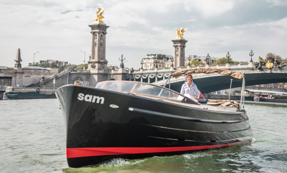 Genießen Sie einen ganzen Tag auf einem Motorboot in Paris