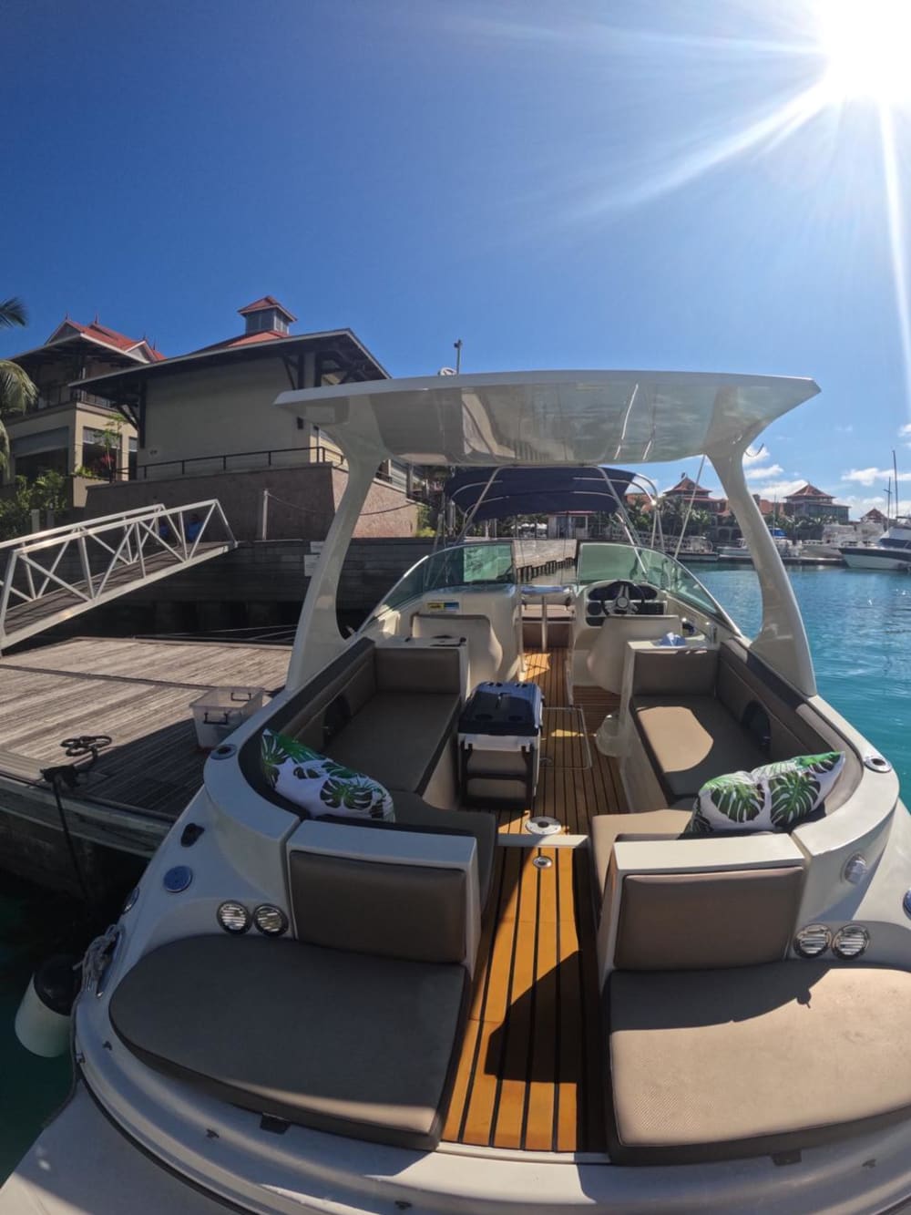 Reserve 9 horas para descobrir a magia escondida das Seychelles a partir das ondas.