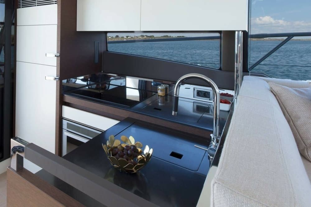 A prestigious day at sea and exclusive service