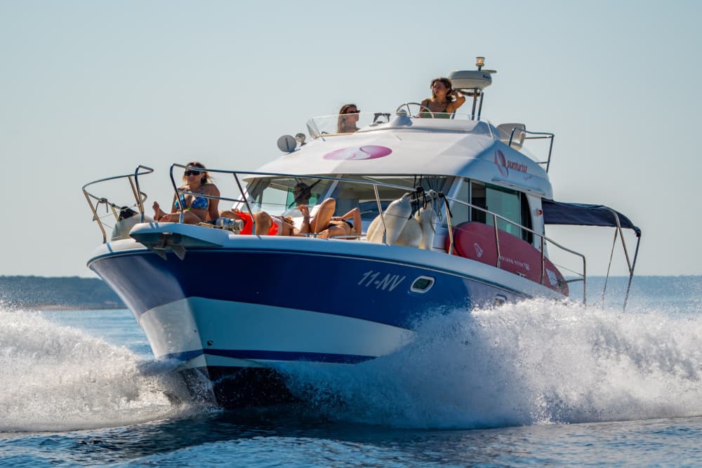 6 timmar sol runt Novalja på en motorbåt