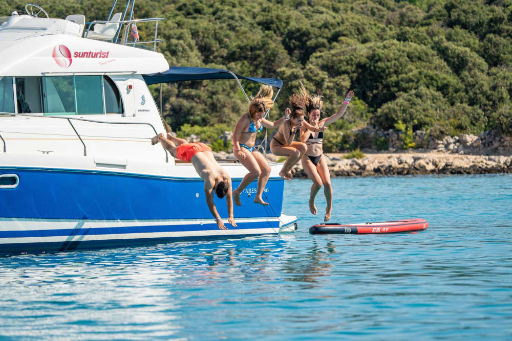 6 timmar sol runt Novalja på en motorbåt