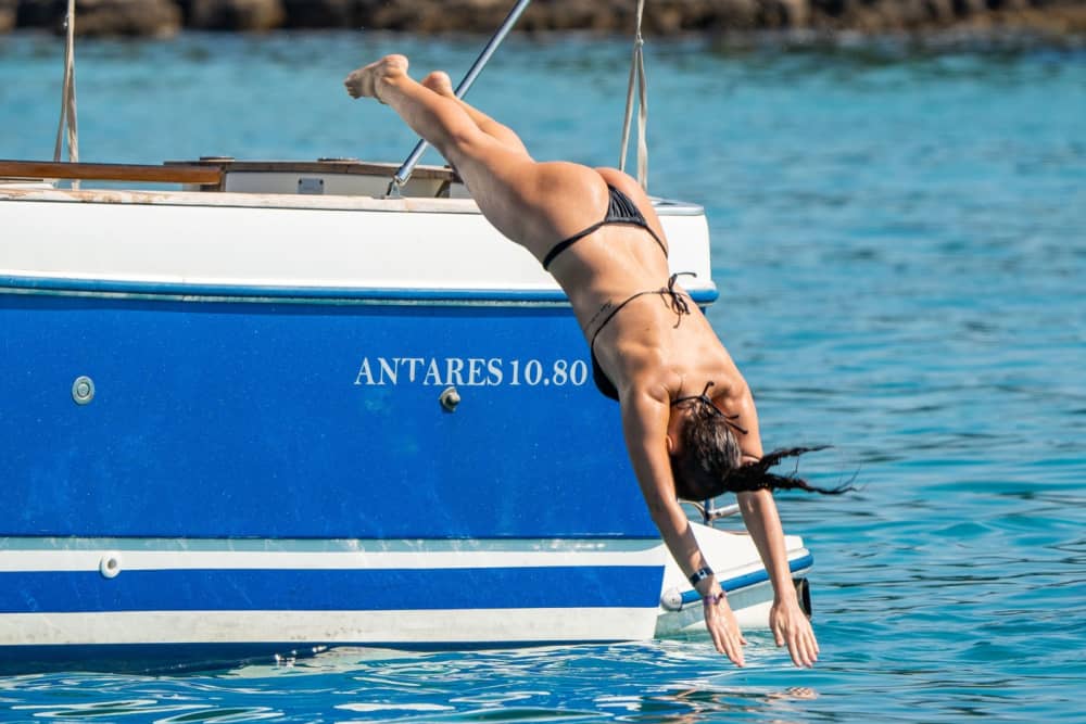 6 timmar sol runt Novalja på en motorbåt