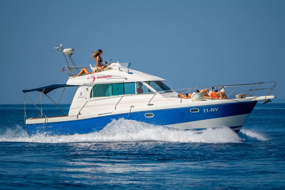 6 timmar sol runt Novalja på en motorbåt