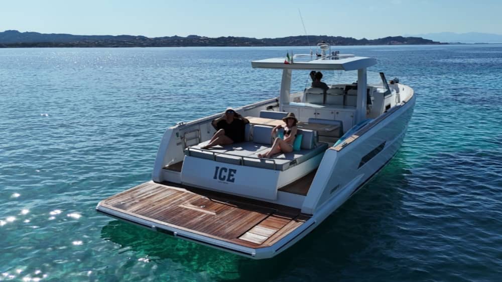 Αποκλειστική εμπειρία Fjord 44 Open στην Κόστα Σμεράλντα