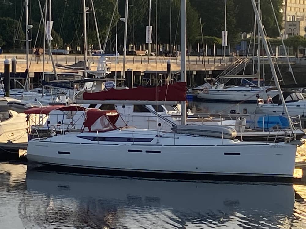 Gita in barca a vela privata di 8 ore a Vigo