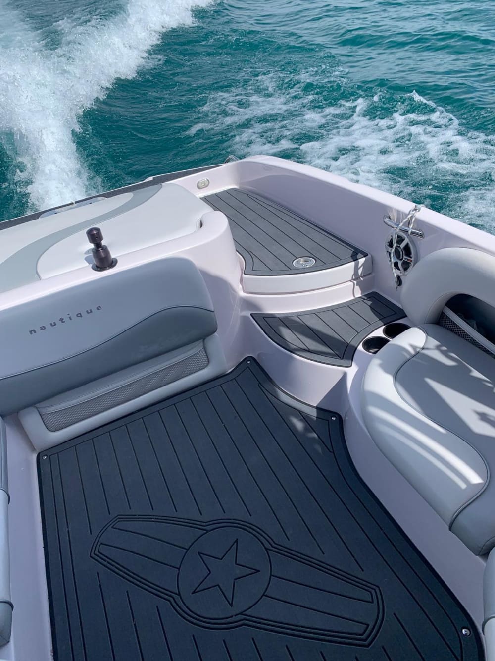 Ontspan in Sciez: 6 uur en 15 minuten zon op een motorboot.