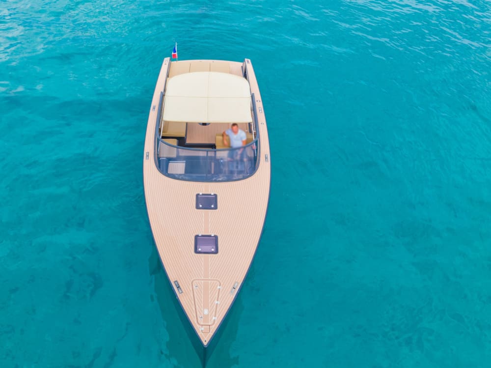 Private motorboat rental around Cannes