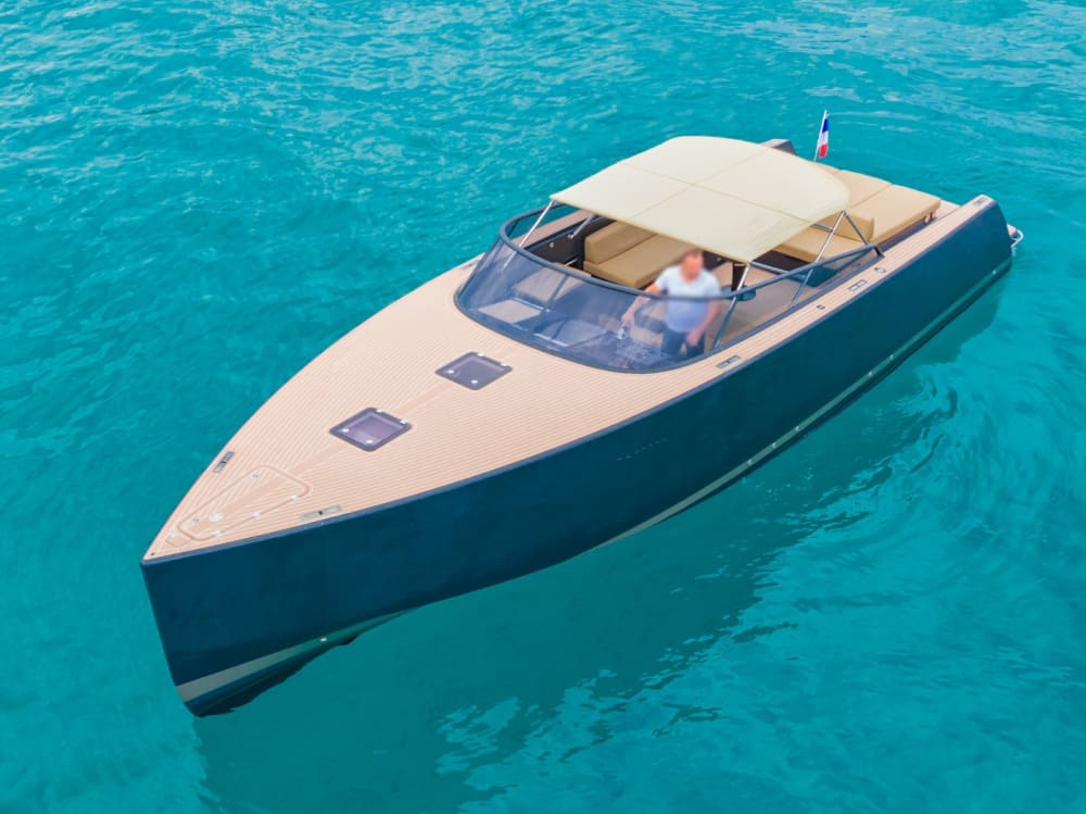 Private motorboat rental around Cannes