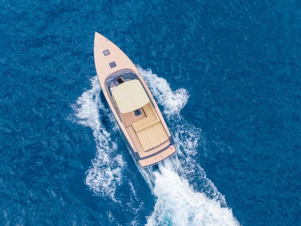 Private motorboat rental around Cannes