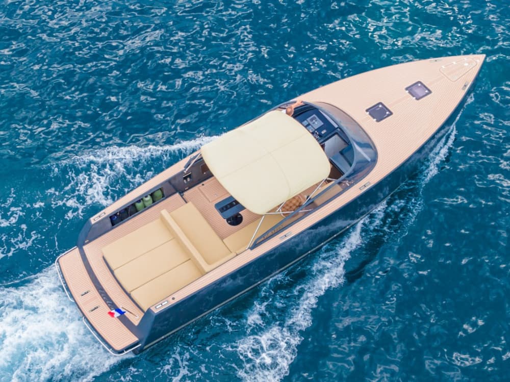 Private motorboat rental around Cannes