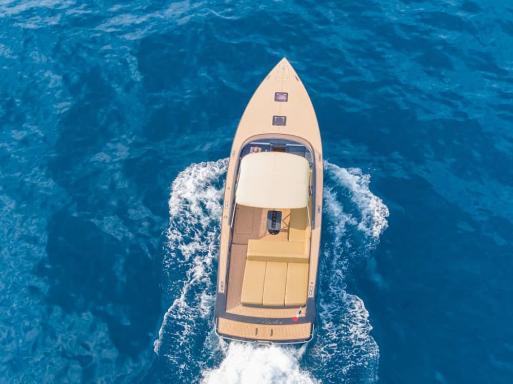 Private motorboat rental around Cannes