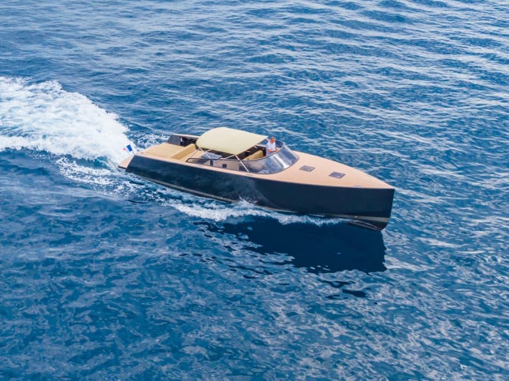 Private motorboat rental around Cannes