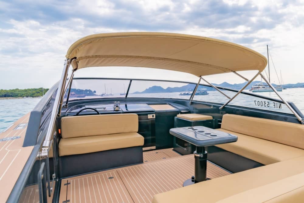 Private motorboat rental around Cannes