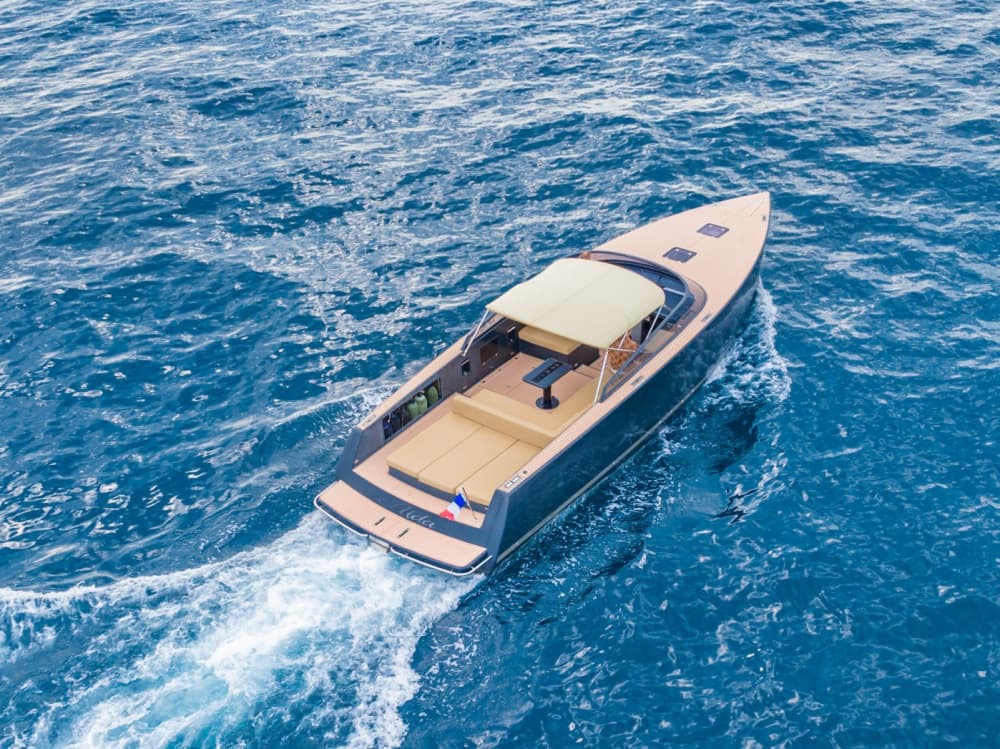 Private motorboat rental around Cannes