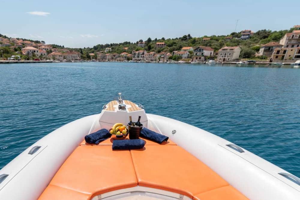 Ein Tag in Trogir auf einem Motorboot