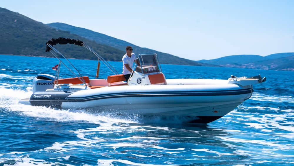 Ein Tag in Trogir auf einem Motorboot