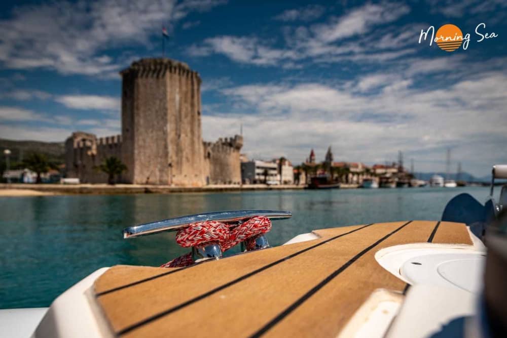 Ein Tag in Trogir auf einem Motorboot