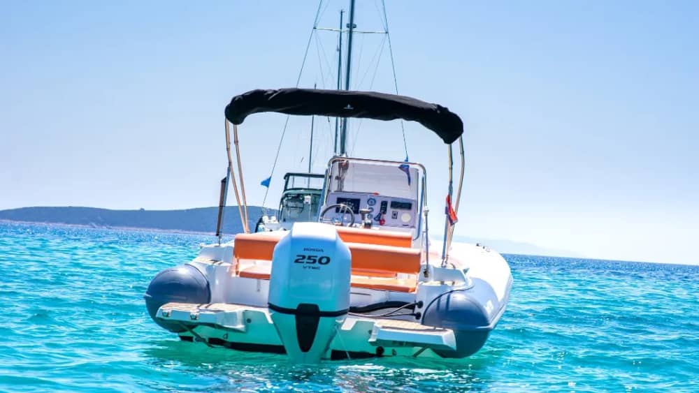Ein Tag in Trogir auf einem Motorboot