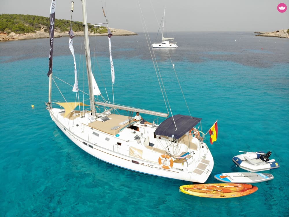 Morning. Short private sailing excursion, the quietest hours of the day.