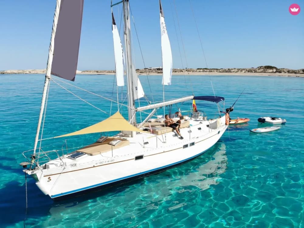 Morning. Short private sailing excursion, the quietest hours of the day.